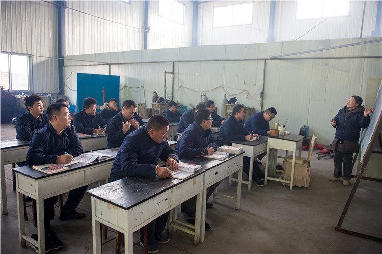 电气焊工须经过安全技术培训，取得合格证后方可上岗操作