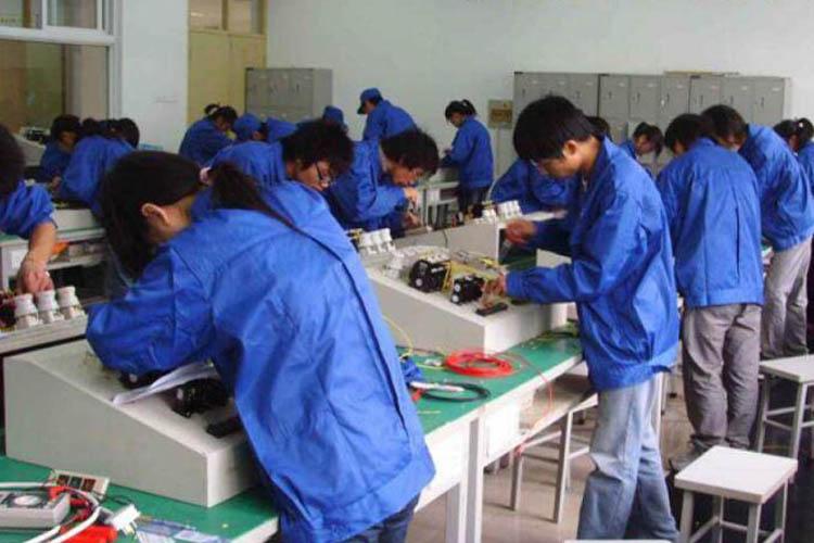 高级电工班结业后可考取《专业技术合格证》、中华人民共和国《职业资格证》《IC卡焊工执照》等证书